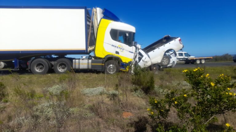 Ubusuku lwokuqala lendaba: Ukuvakasha kwe-Inkundla Yezindaba