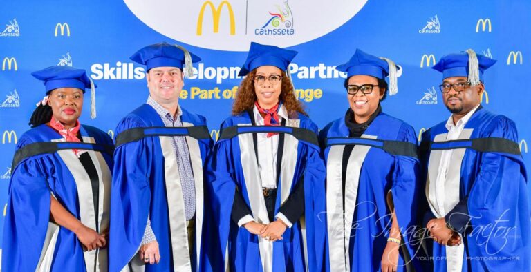 BAHLOMULE NGEZIQU ZOKUPHEKA ABAFUNDI ABANGAPHEZULU KUKA 400 NGO HLELO LE CATHSSETA